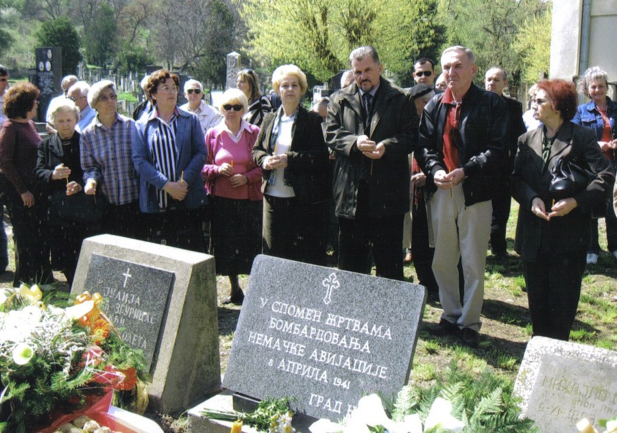 Помен Нишлијама, жртвама бомбардовања немачке авијације 1941. године, на Старом гробљу у Нишу
